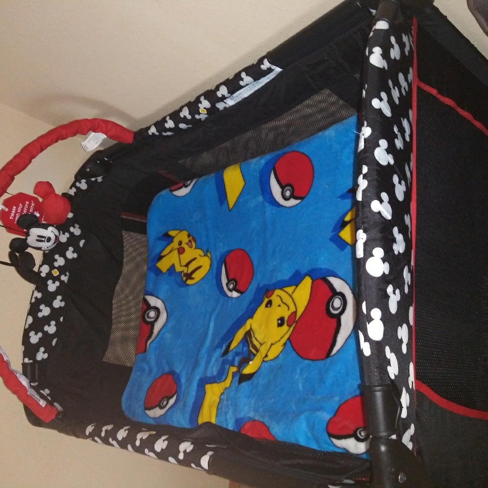Matching Mickeymouse playpen and carseat